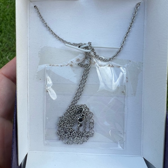 Connections from Hallmark Silver-tone Love Heart Pendant Necklace New in the Box - Picture 12 of 15